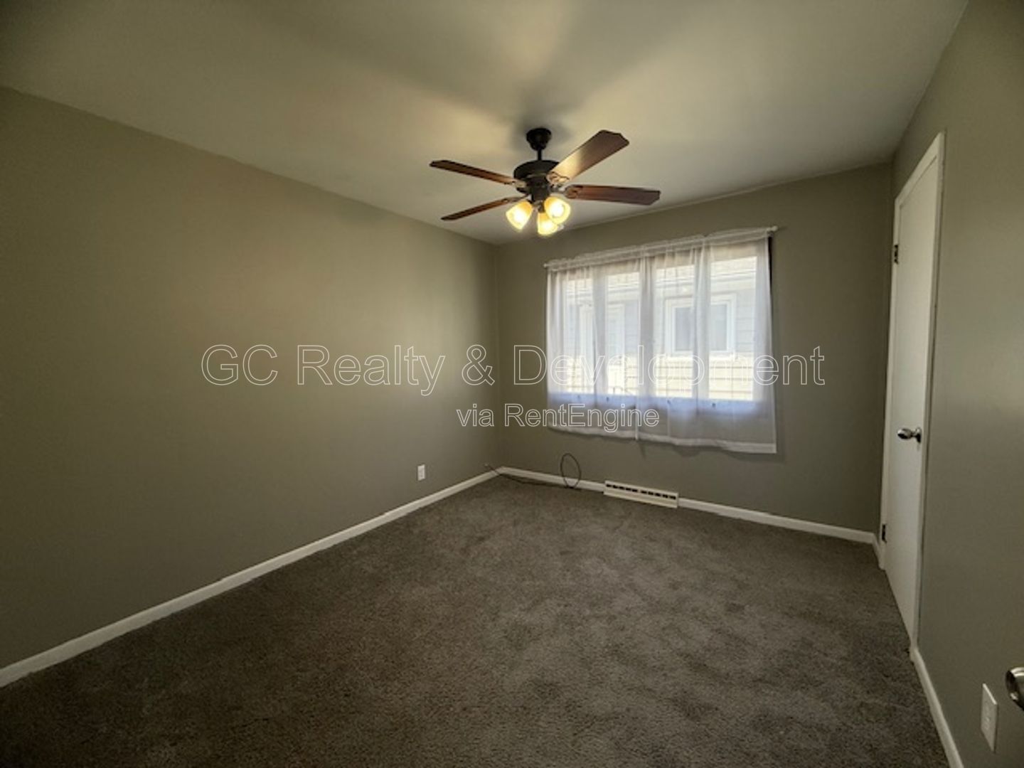 *** RECENTLY UPDATED / 3 BDRM / PET FRIENDLY / FENCED YARD / DETACHED GARAGE / CENTRAL AC *** property image