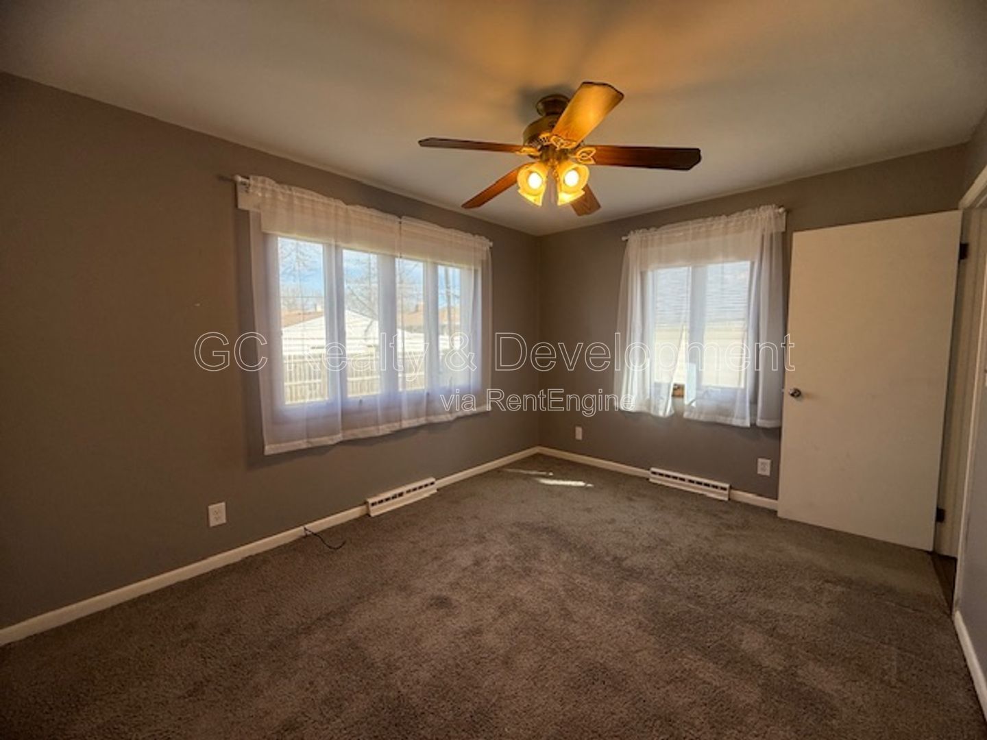 *** RECENTLY UPDATED / 3 BDRM / PET FRIENDLY / FENCED YARD / DETACHED GARAGE / CENTRAL AC *** property image