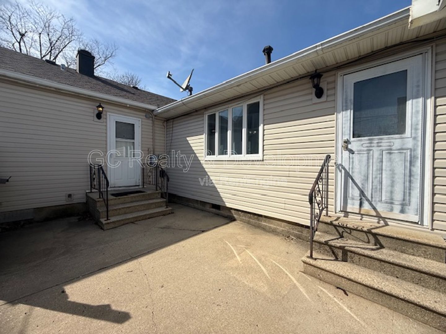 *** RECENTLY UPDATED / 3 BDRM / PET FRIENDLY / FENCED YARD / DETACHED GARAGE / CENTRAL AC *** property image