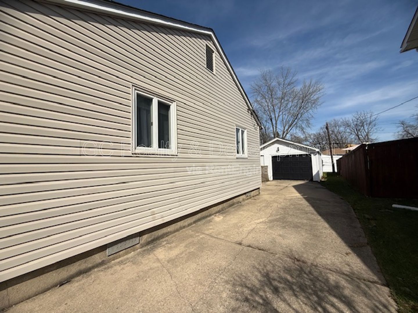 *** RECENTLY UPDATED / 3 BDRM / PET FRIENDLY / FENCED YARD / DETACHED GARAGE / CENTRAL AC *** property image