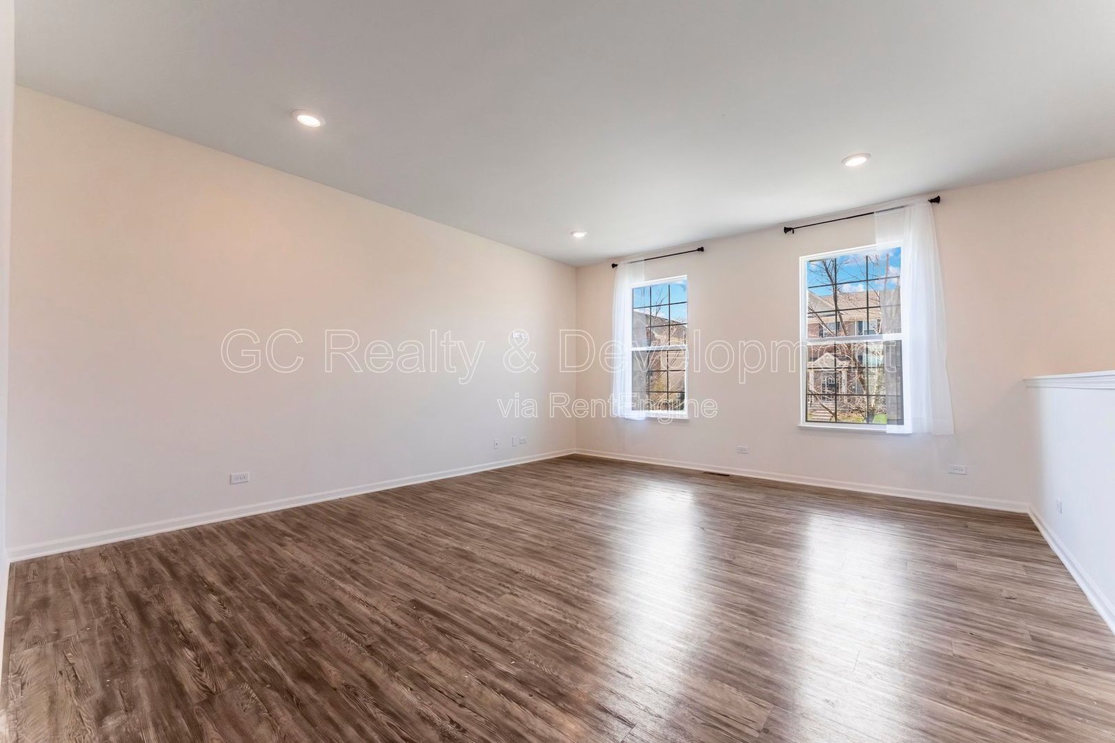 *** 3 BDRM - 2.5 BTH / PET FRIENDLY / LRG CLOSETS / 2000+ SQFT / FINISHED BSMT *** property image