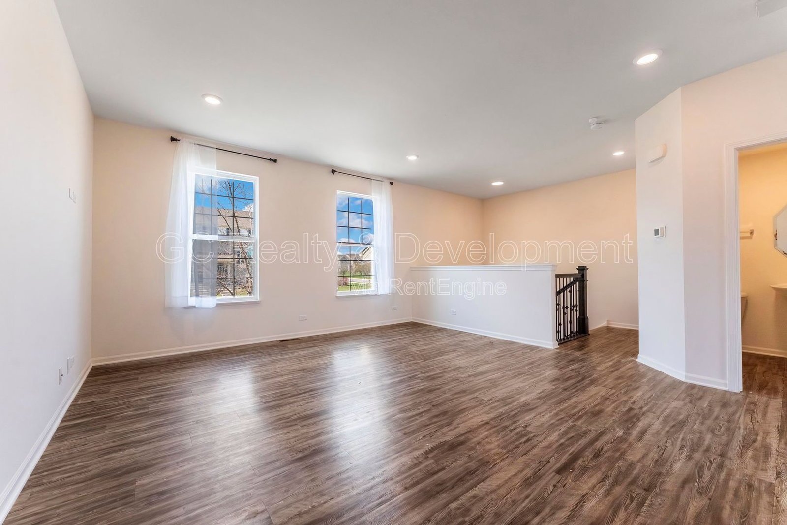*** 3 BDRM - 2.5 BTH / PET FRIENDLY / LRG CLOSETS / 2000+ SQFT / FINISHED BSMT *** property image