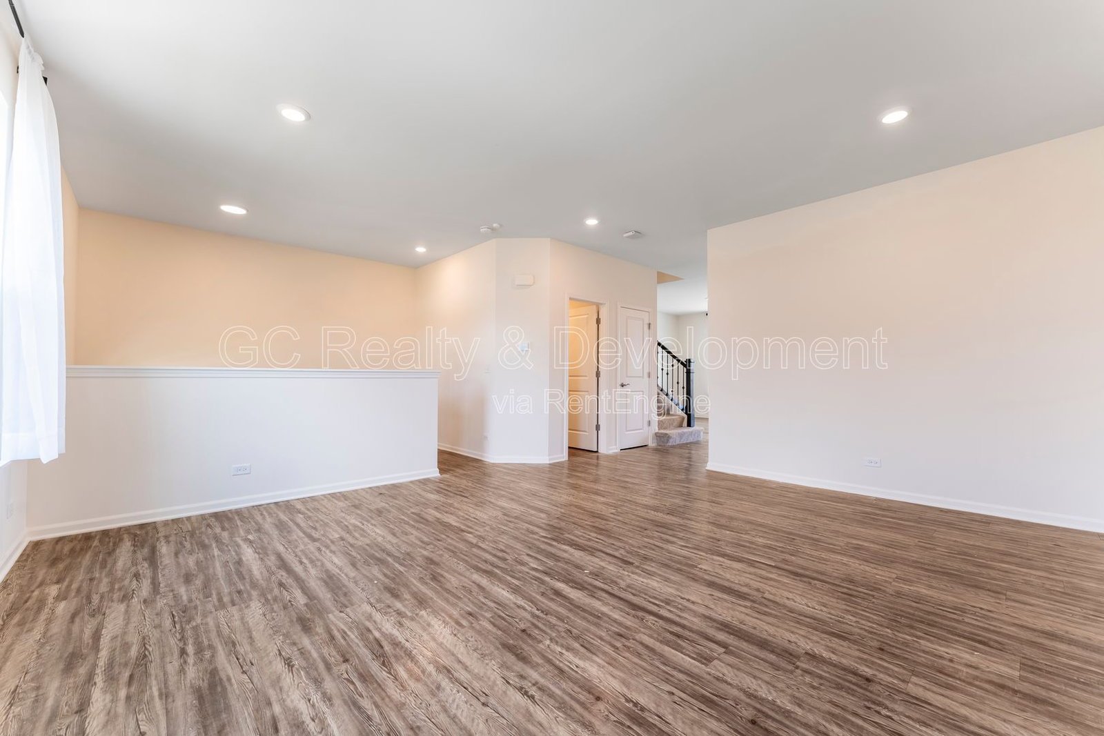 *** 3 BDRM - 2.5 BTH / PET FRIENDLY / LRG CLOSETS / 2000+ SQFT / FINISHED BSMT *** property image