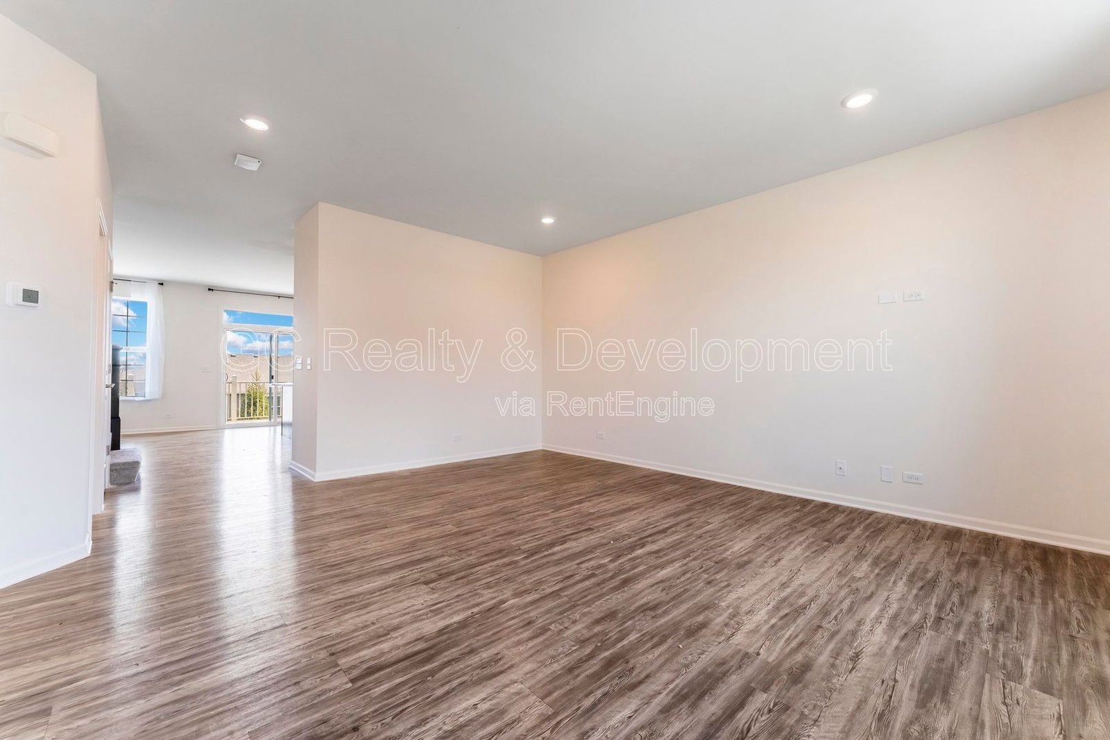 *** 3 BDRM - 2.5 BTH / PET FRIENDLY / LRG CLOSETS / 2000+ SQFT / FINISHED BSMT *** property image