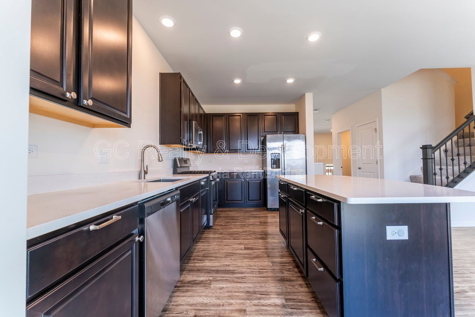 *** 3 BDRM - 2.5 BTH / PET FRIENDLY / LRG CLOSETS / 2000+ SQFT / FINISHED BSMT *** property image