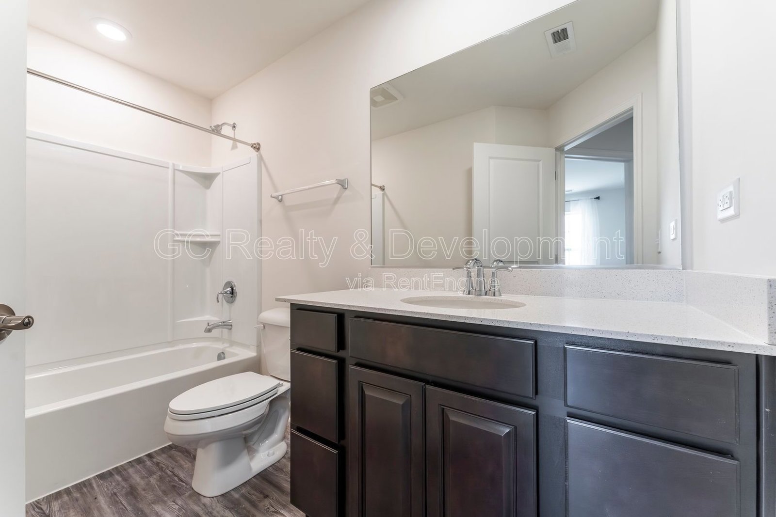 *** 3 BDRM - 2.5 BTH / PET FRIENDLY / LRG CLOSETS / 2000+ SQFT / FINISHED BSMT *** property image