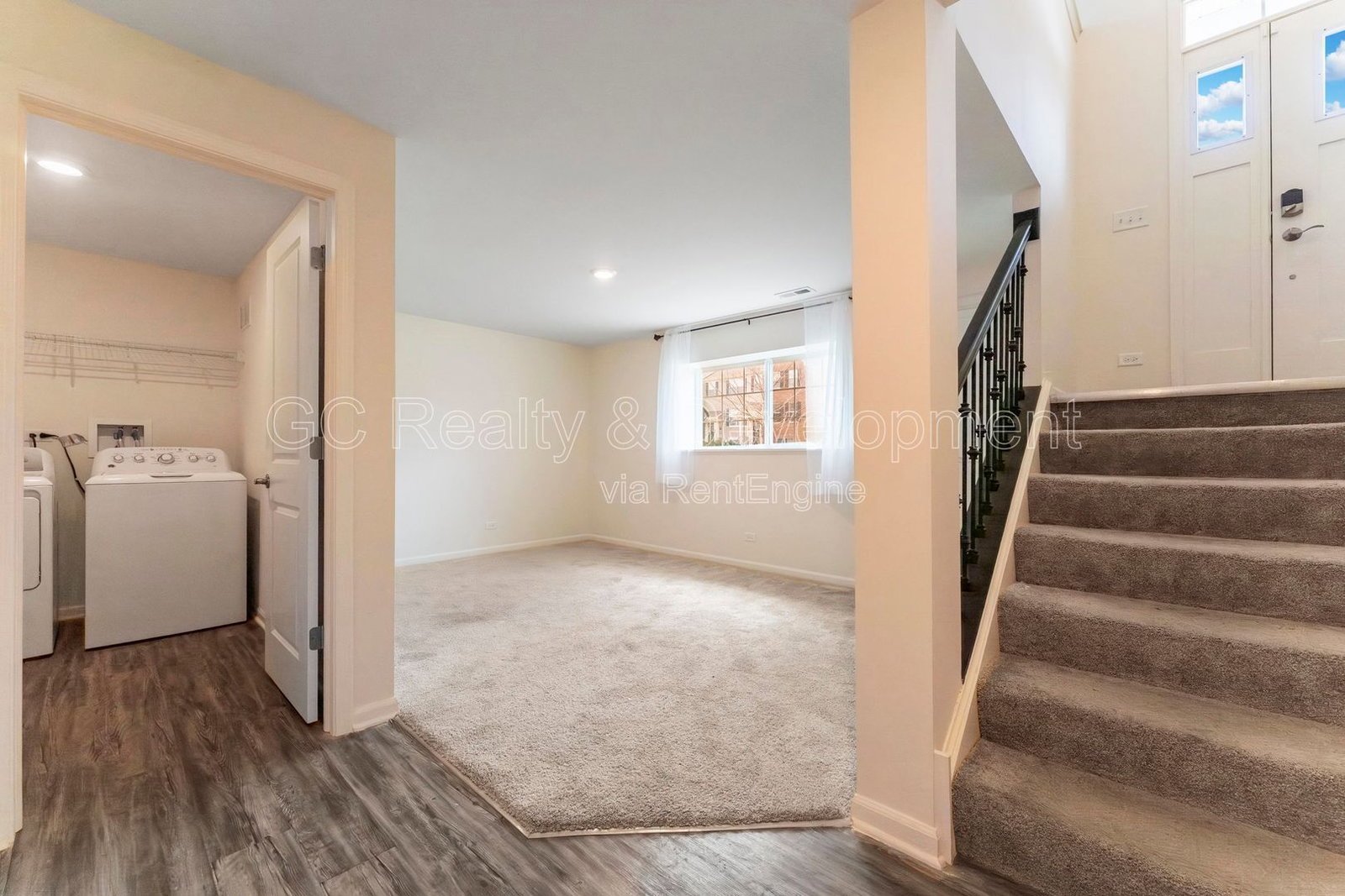 *** 3 BDRM - 2.5 BTH / PET FRIENDLY / LRG CLOSETS / 2000+ SQFT / FINISHED BSMT *** property image