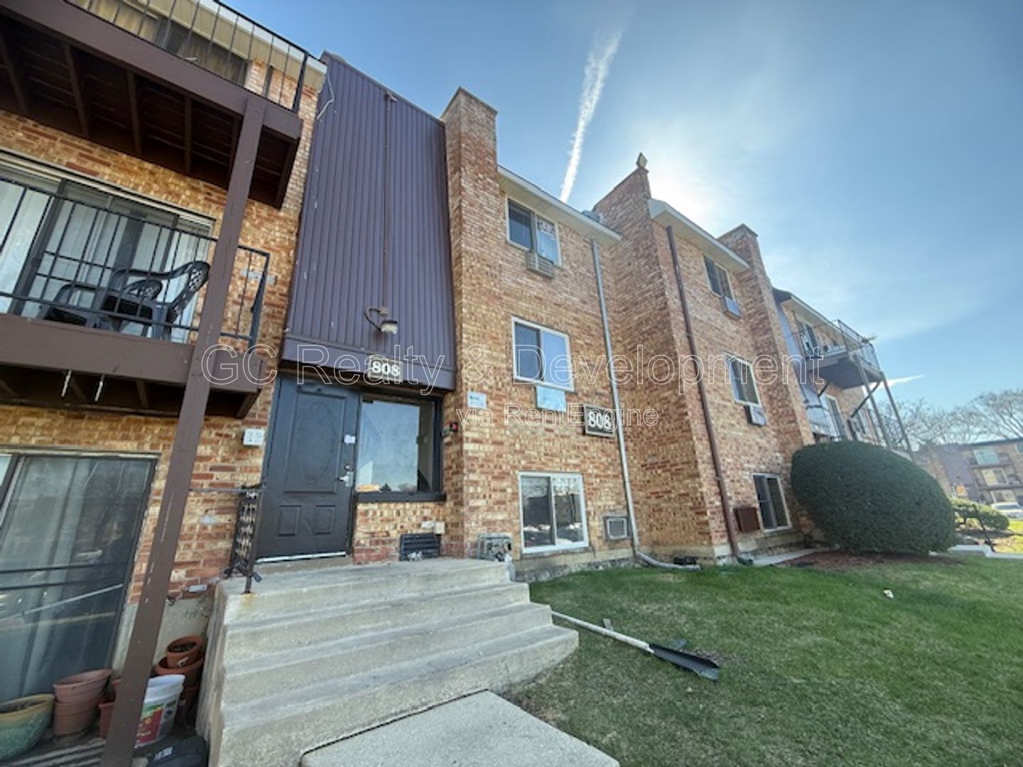 *** 1ST FLOOR UNIT / 1 BDRM / ONLY PAY ELECTRIC / LAUNDRY ON SITE / PARKING INCL *** property image