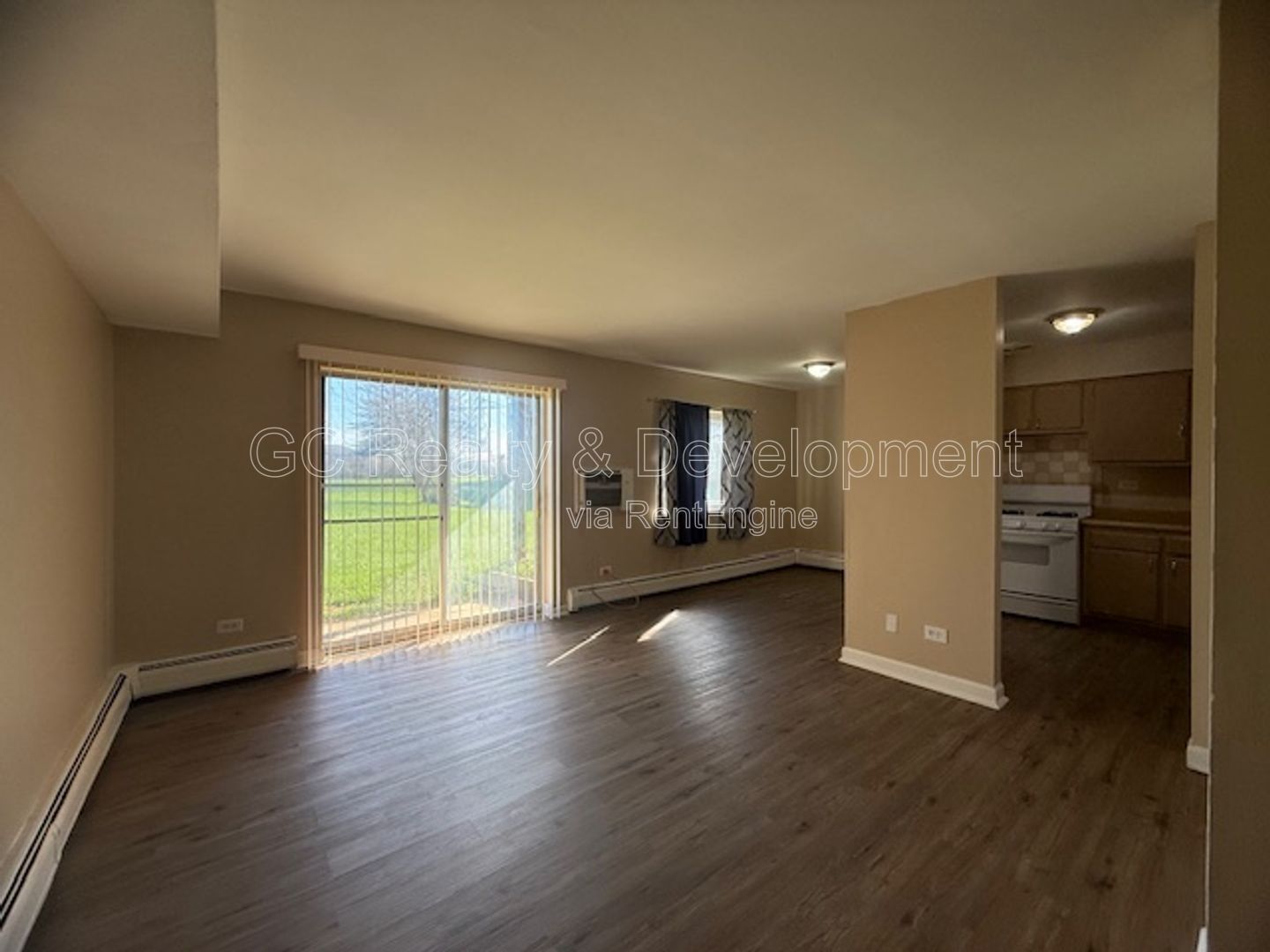 *** 1ST FLOOR UNIT / 1 BDRM / ONLY PAY ELECTRIC / LAUNDRY ON SITE / PARKING INCL *** property image