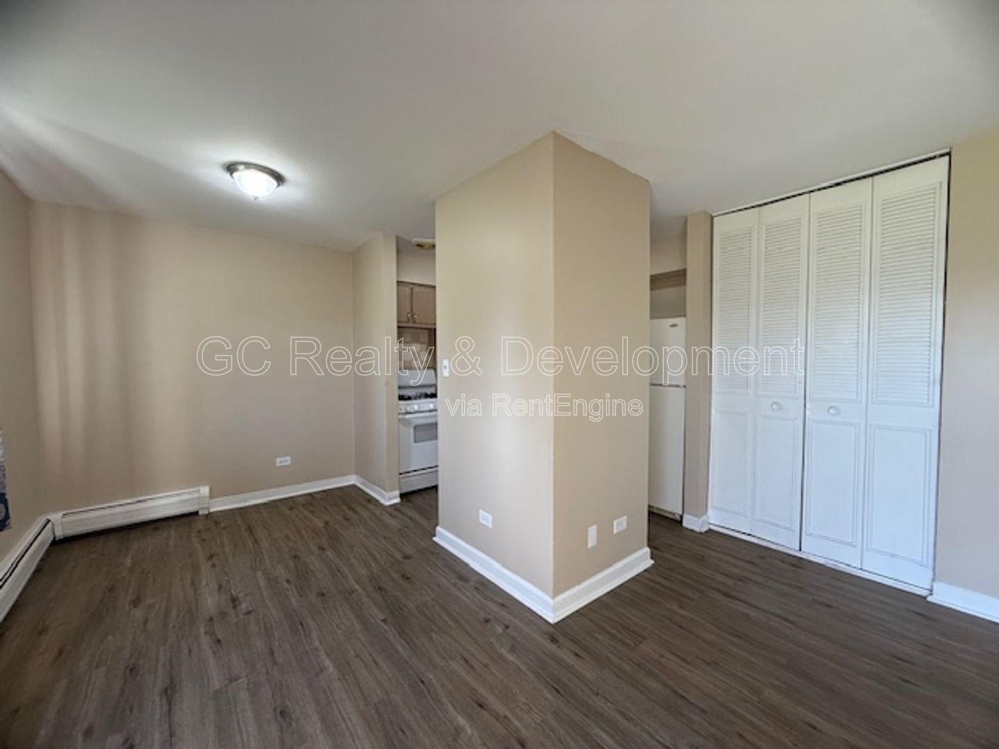 *** 1ST FLOOR UNIT / 1 BDRM / ONLY PAY ELECTRIC / LAUNDRY ON SITE / PARKING INCL *** property image