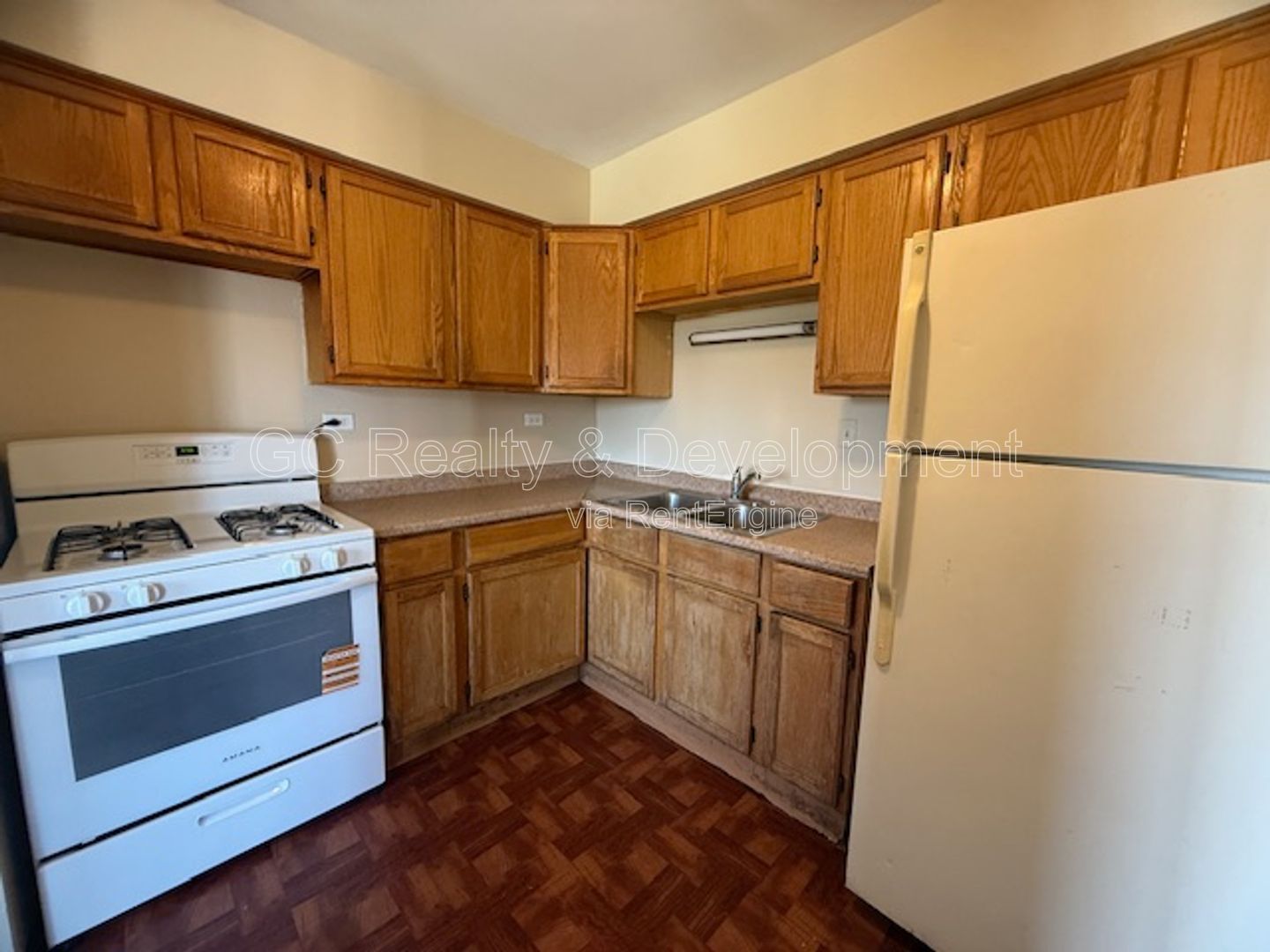 *** 1 BDRM / LAUNDRY ON SITE / PARKING INCL / ONLY PAY ELECTRIC *** property image
