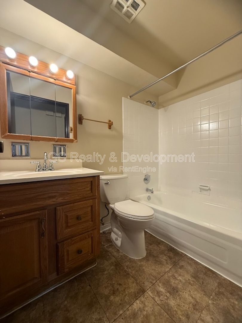 *** 1 BDRM / LAUNDRY ON SITE / PARKING INCL / ONLY PAY ELECTRIC *** property image