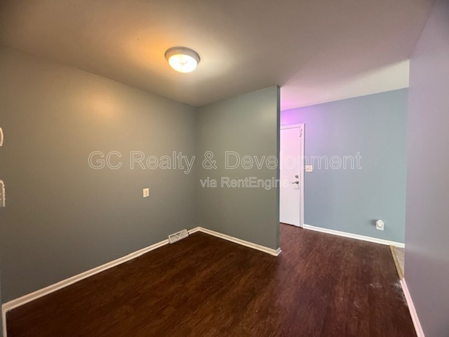 *** 2 BDRM / PET FRIENDLY / TENANT ONLY PAYS ELECTRIC / STORAGE UNIT / 2 PARKING SPOTS *** property image