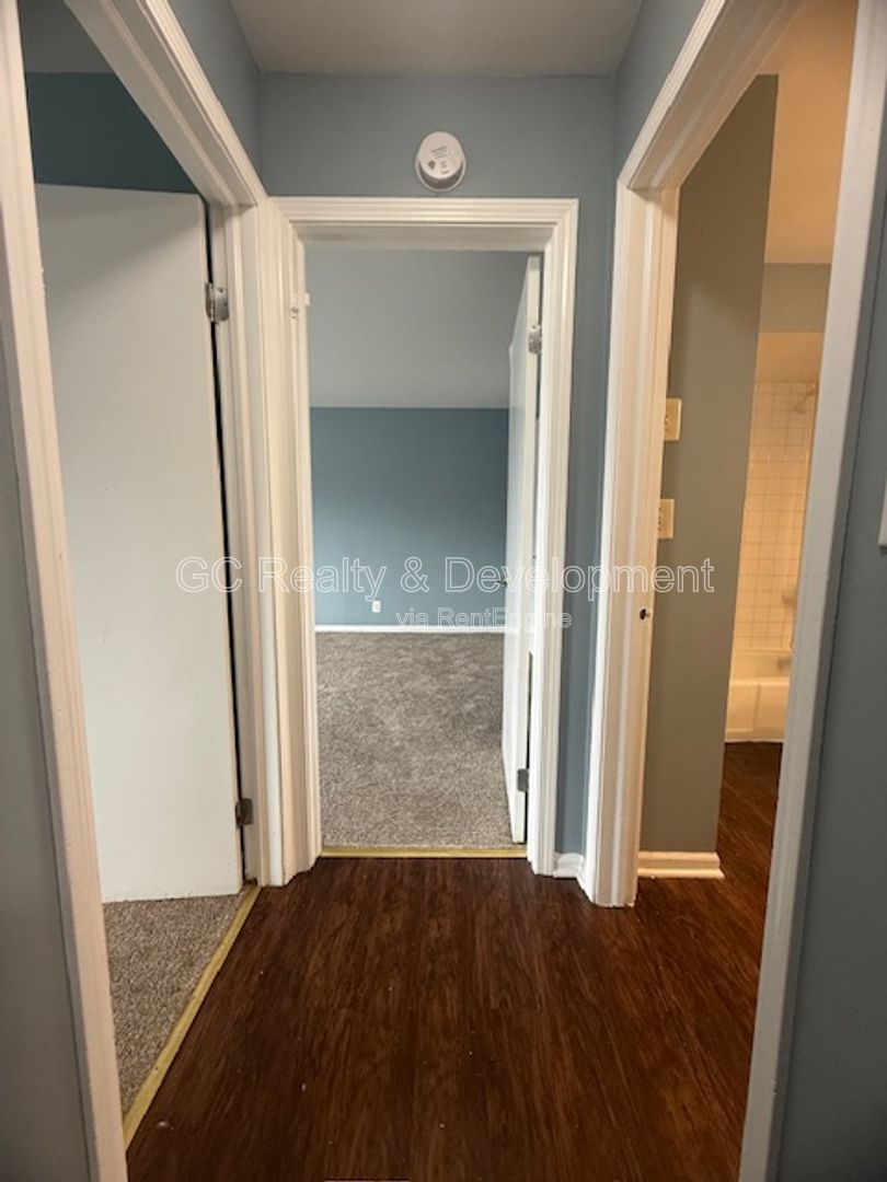 *** 2 BDRM / PET FRIENDLY / TENANT ONLY PAYS ELECTRIC / STORAGE UNIT / 2 PARKING SPOTS *** property image