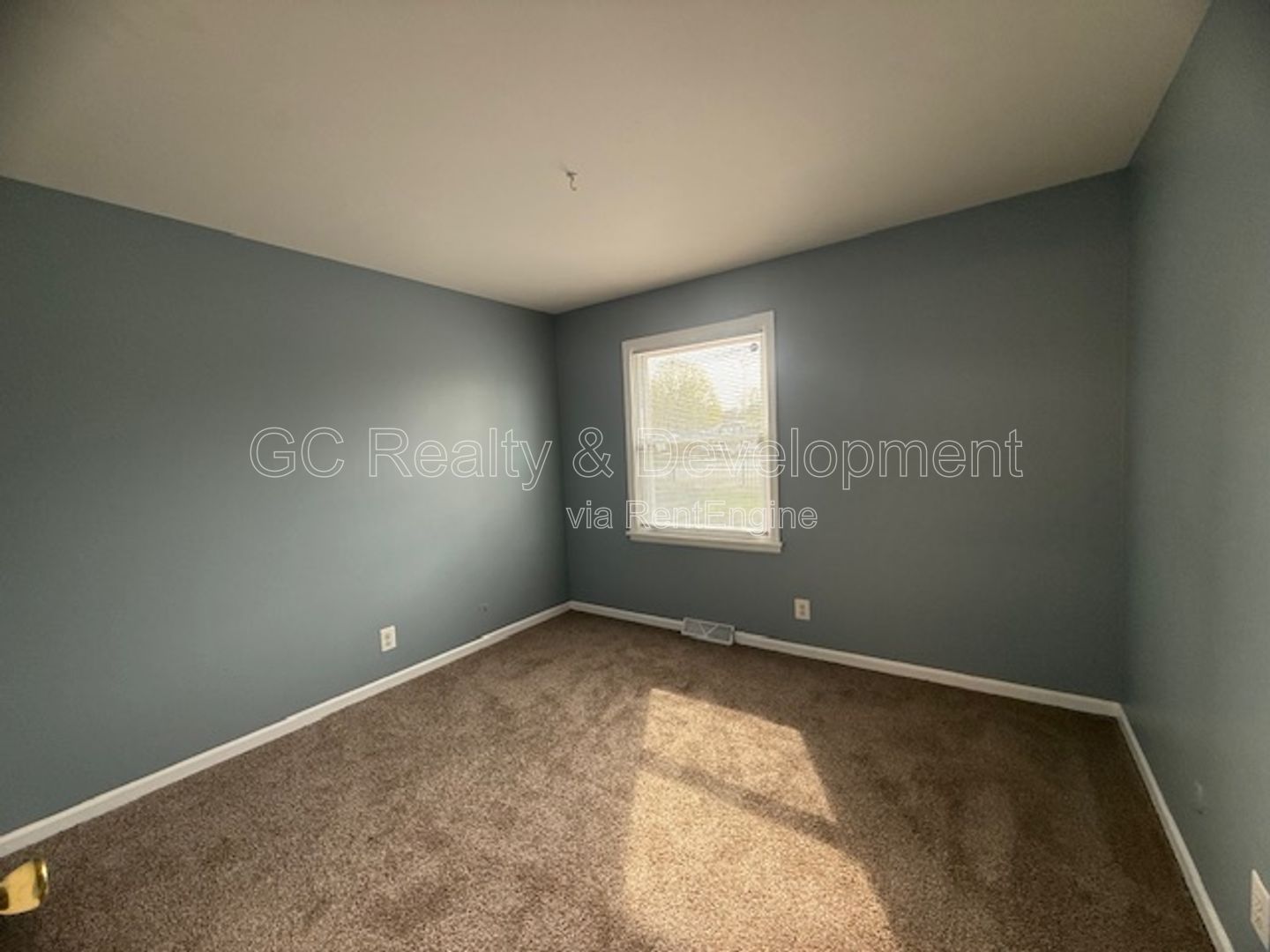 *** 2 BDRM / PET FRIENDLY / TENANT ONLY PAYS ELECTRIC / STORAGE UNIT / 2 PARKING SPOTS *** property image