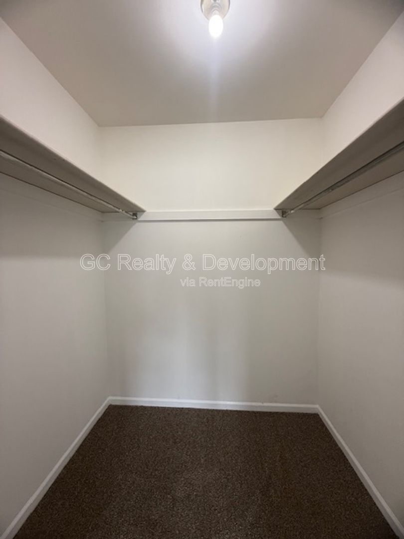 *** 2 BDRM / PET FRIENDLY / TENANT ONLY PAYS ELECTRIC / STORAGE UNIT / 2 PARKING SPOTS *** property image