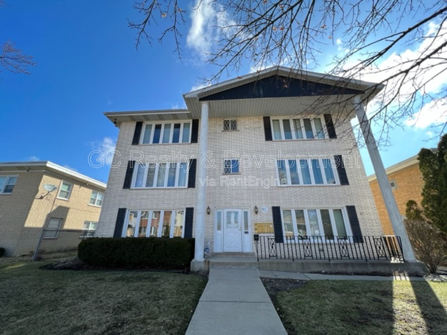 *** LA GRANGE PARK / 2 BDRM - 1 BTH / COIN LAUNDRY IN BUILDING *** property image