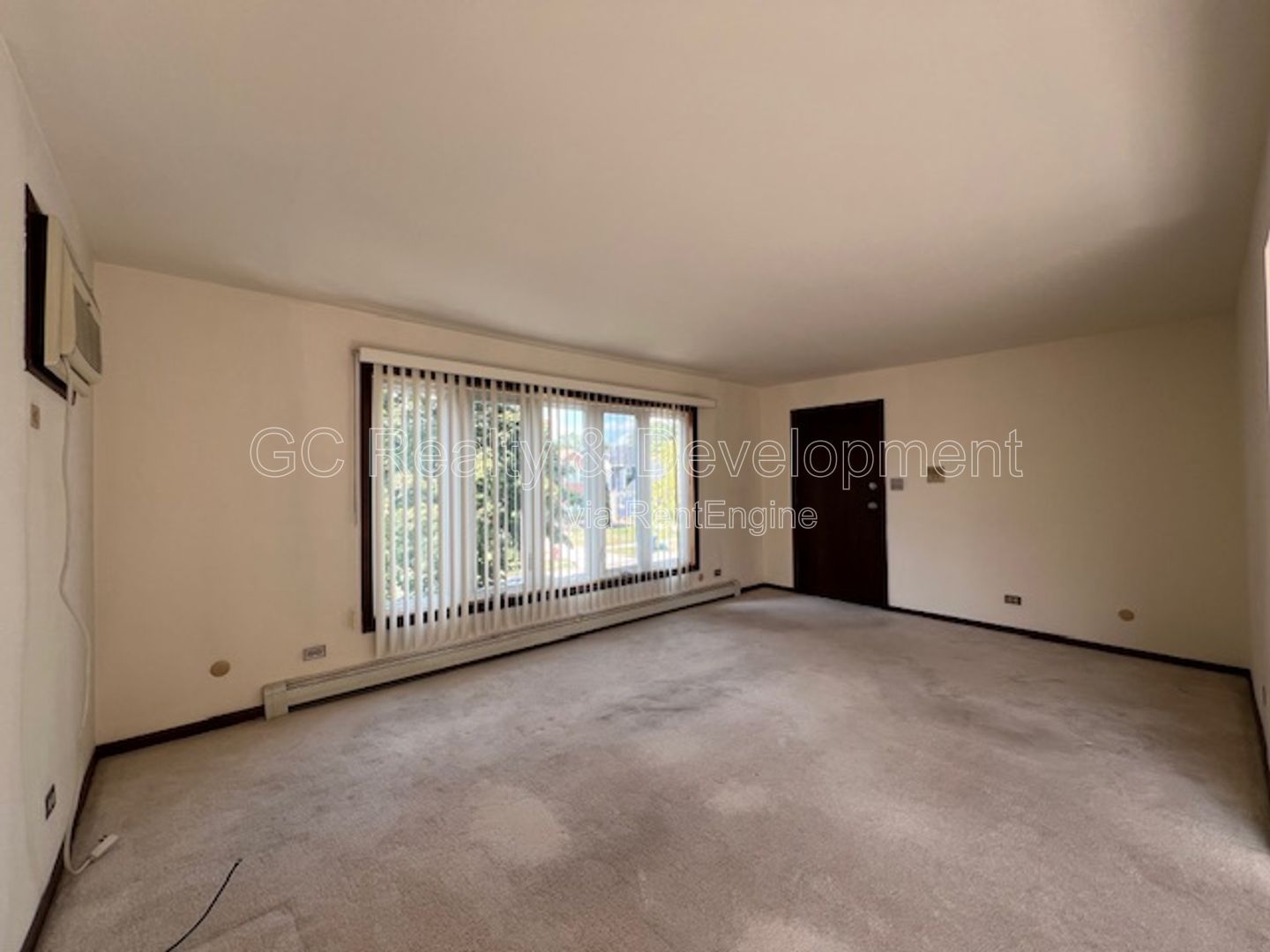 *** LA GRANGE PARK / 2 BDRM - 1 BTH / COIN LAUNDRY IN BUILDING *** property image