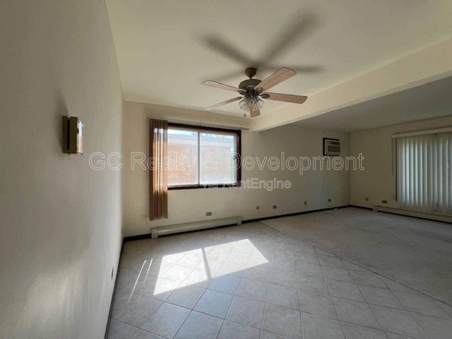 *** LA GRANGE PARK / 2 BDRM - 1 BTH / COIN LAUNDRY IN BUILDING *** property image
