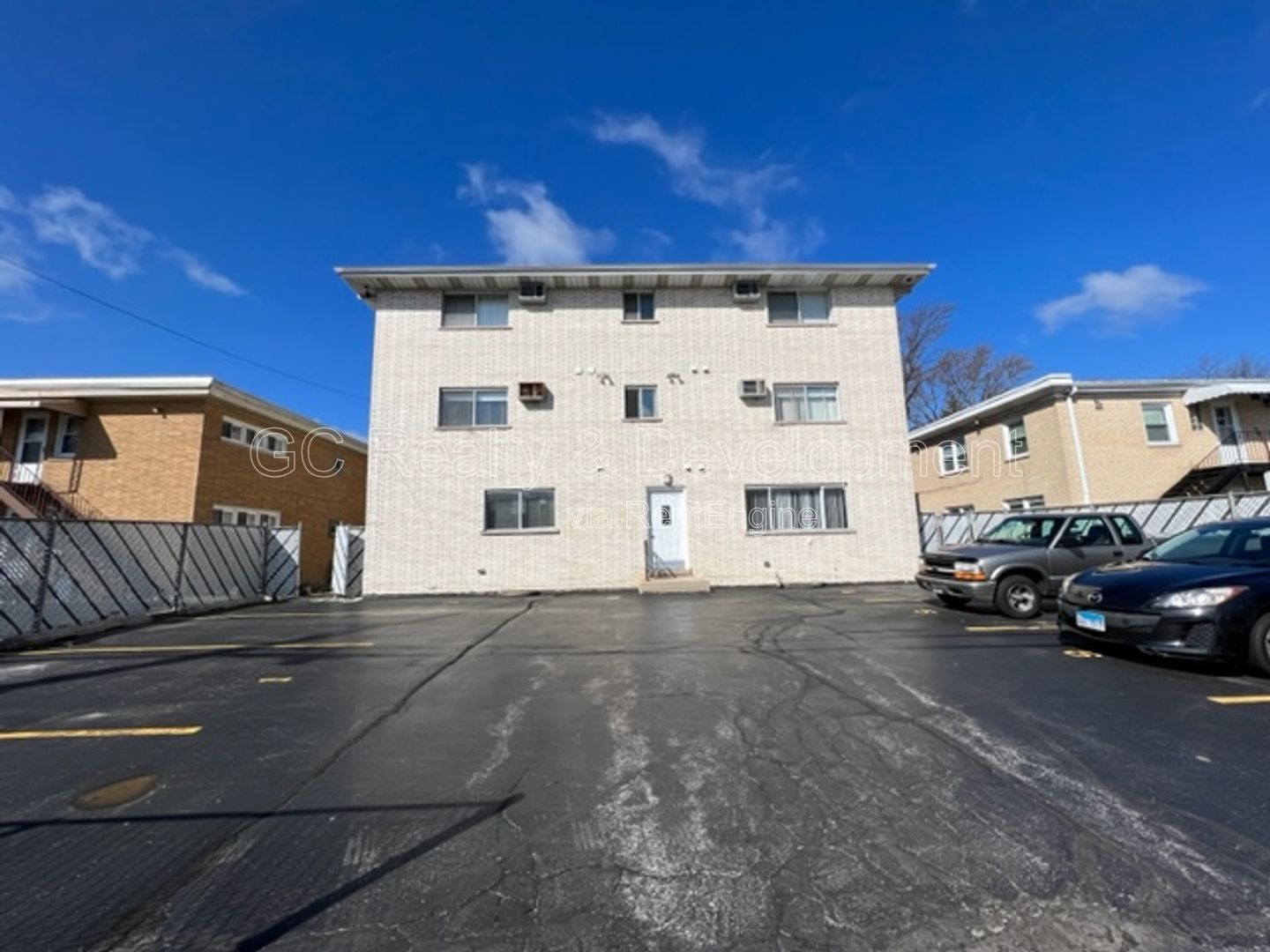 *** LA GRANGE PARK / 2 BDRM - 1 BTH / COIN LAUNDRY IN BUILDING *** property image