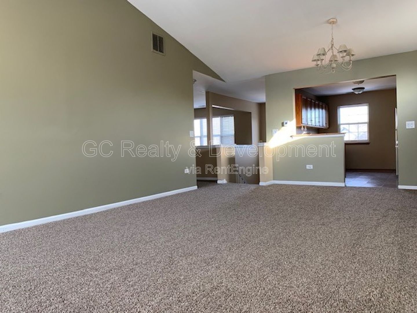 *** 2 BDRM+LOFT / 2 BTH / FULL SIZED LAUNDRY / ATTACHED GARAGE / VAULTED CEILINGS / EAT IN KITCHEN *** property image