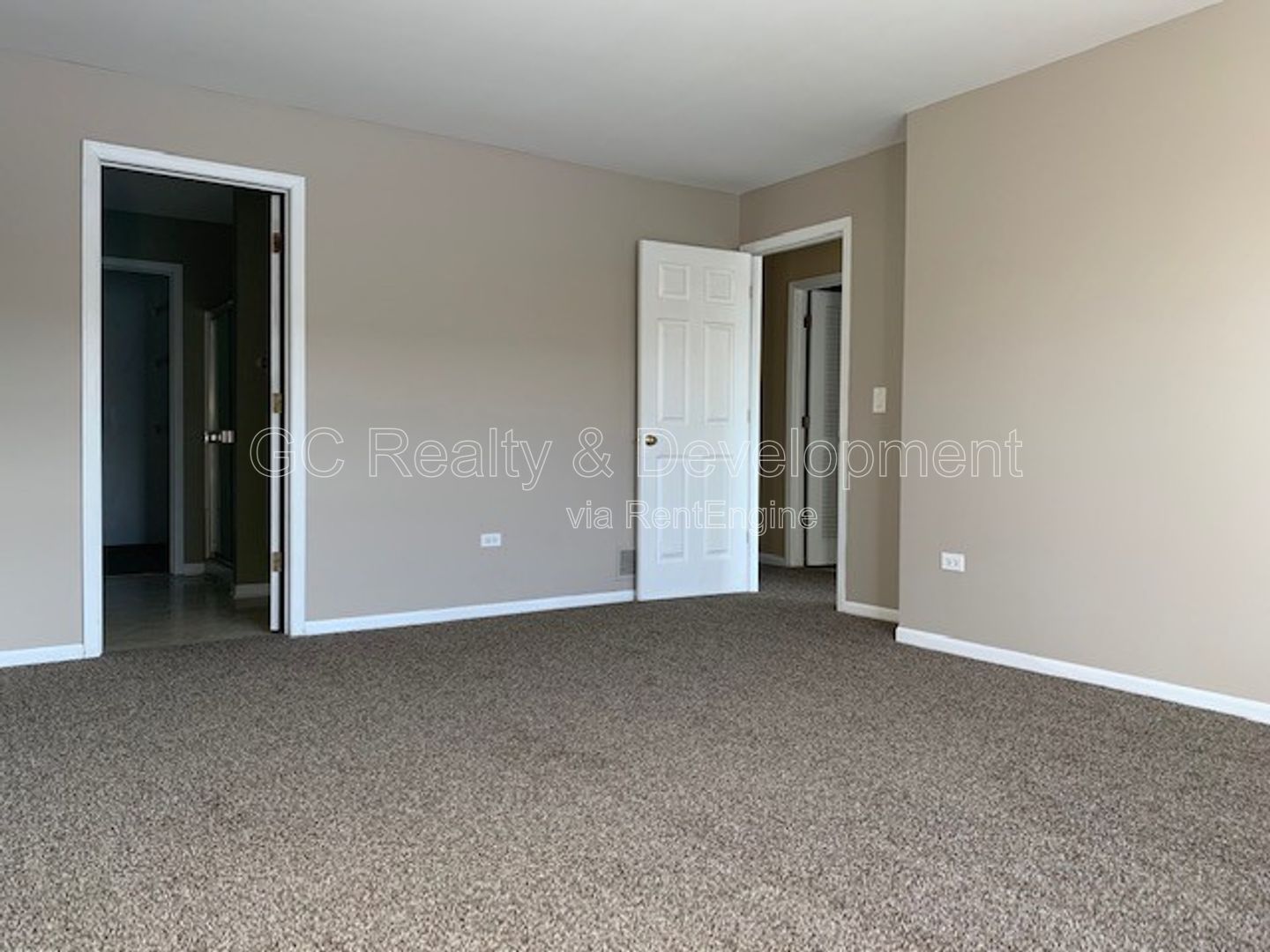 *** 2 BDRM+LOFT / 2 BTH / FULL SIZED LAUNDRY / ATTACHED GARAGE / VAULTED CEILINGS / EAT IN KITCHEN *** property image
