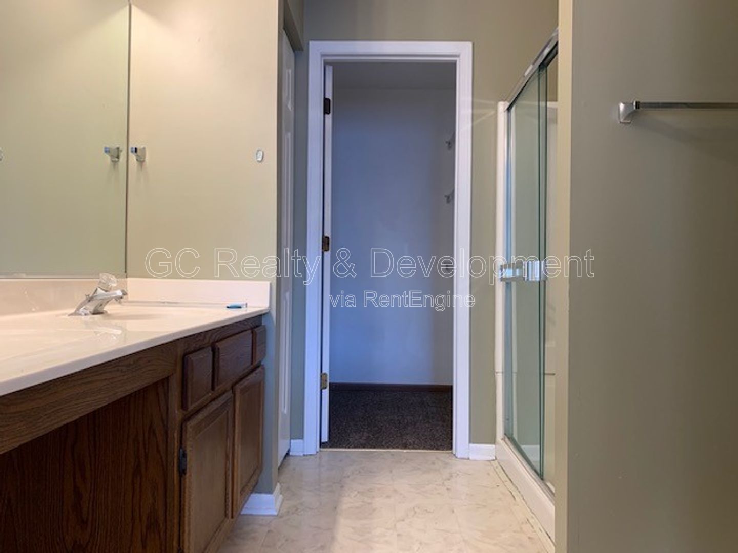 *** 2 BDRM+LOFT / 2 BTH / FULL SIZED LAUNDRY / ATTACHED GARAGE / VAULTED CEILINGS / EAT IN KITCHEN *** property image