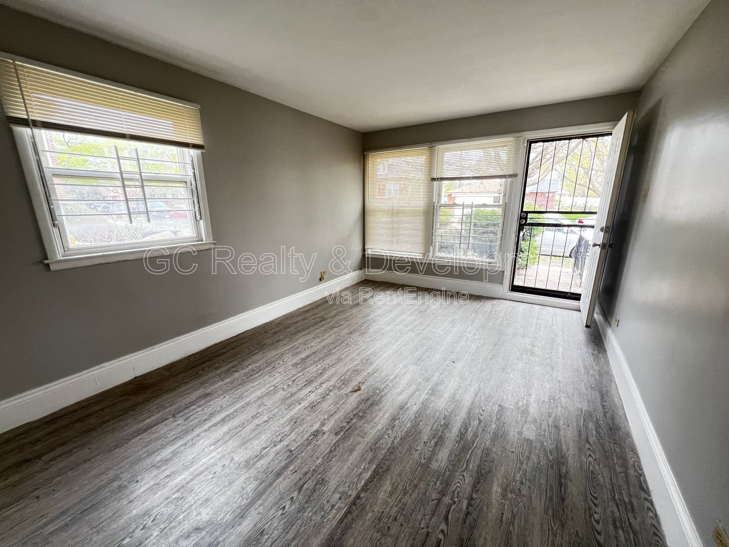 *** 2 BEDROOMS / 1 BATH / BRAND NEW APPLIANCES / ONLY PAY GAS & ELECTRIC *** property image