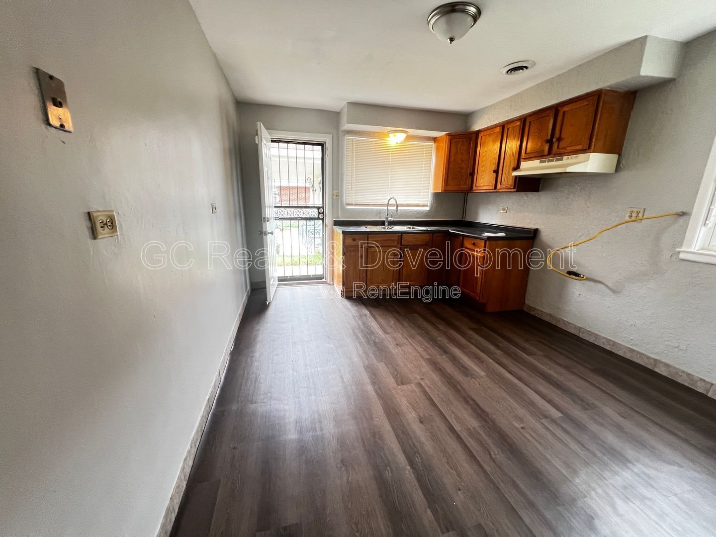 *** 2 BEDROOMS / 1 BATH / BRAND NEW APPLIANCES / ONLY PAY GAS & ELECTRIC *** property image