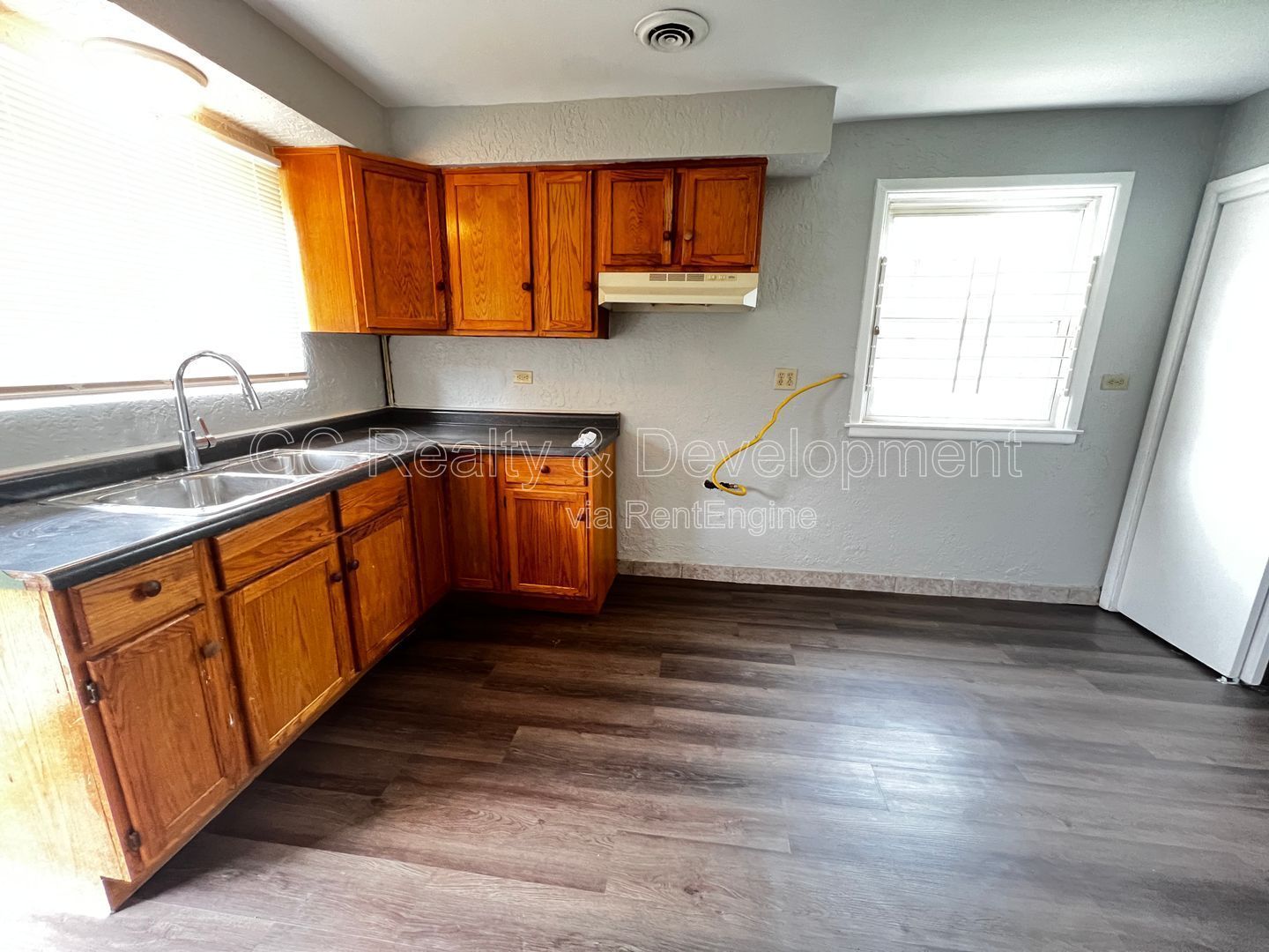 *** 2 BEDROOMS / 1 BATH / BRAND NEW APPLIANCES / ONLY PAY GAS & ELECTRIC *** property image