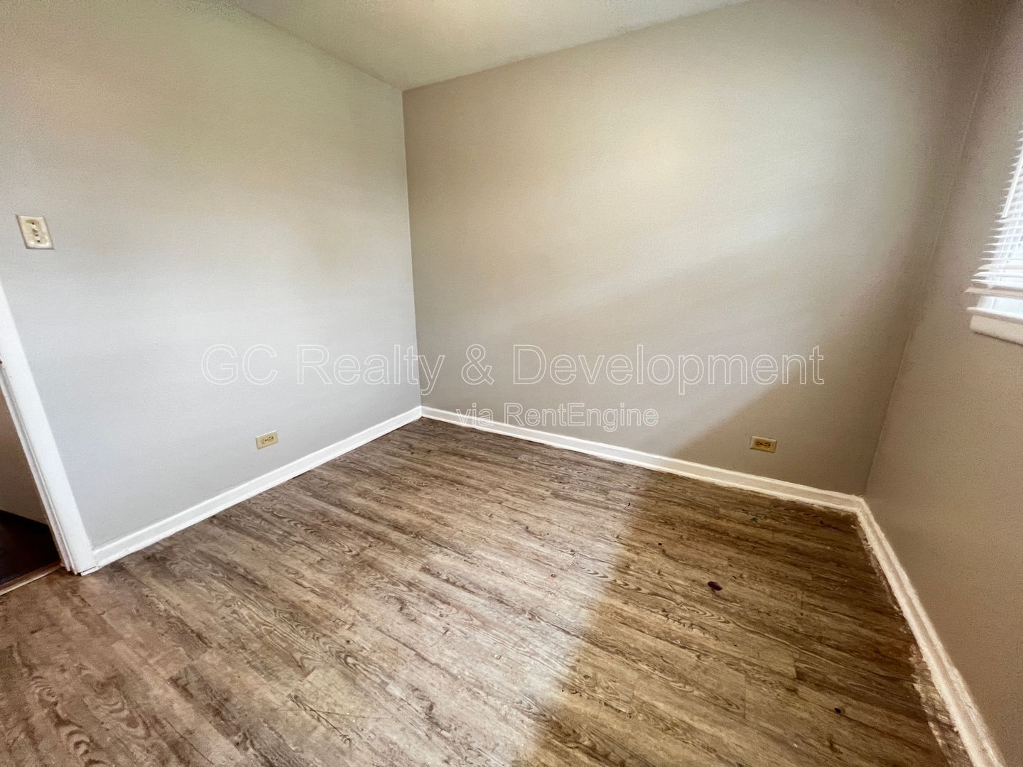 *** 2 BEDROOMS / 1 BATH / BRAND NEW APPLIANCES / ONLY PAY GAS & ELECTRIC *** property image