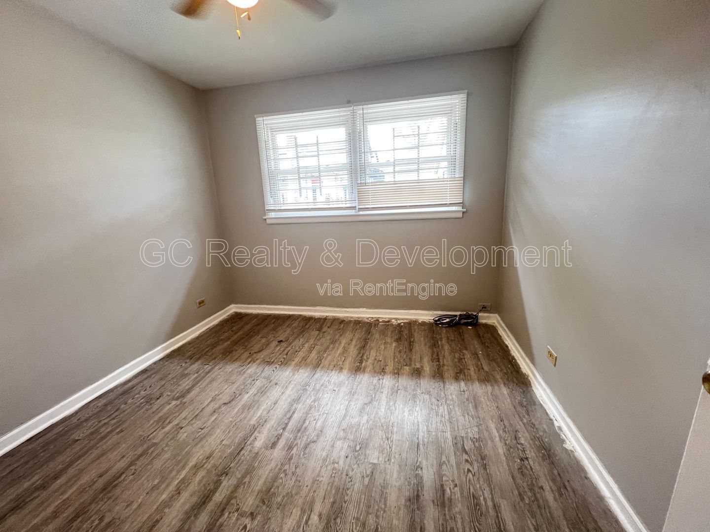 *** 2 BEDROOMS / 1 BATH / BRAND NEW APPLIANCES / ONLY PAY GAS & ELECTRIC *** property image