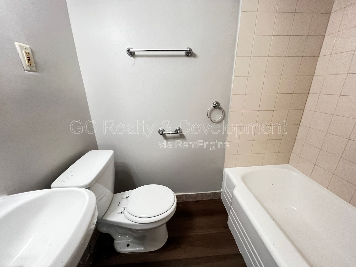 *** 2 BEDROOMS / 1 BATH / BRAND NEW APPLIANCES / ONLY PAY GAS & ELECTRIC *** property image