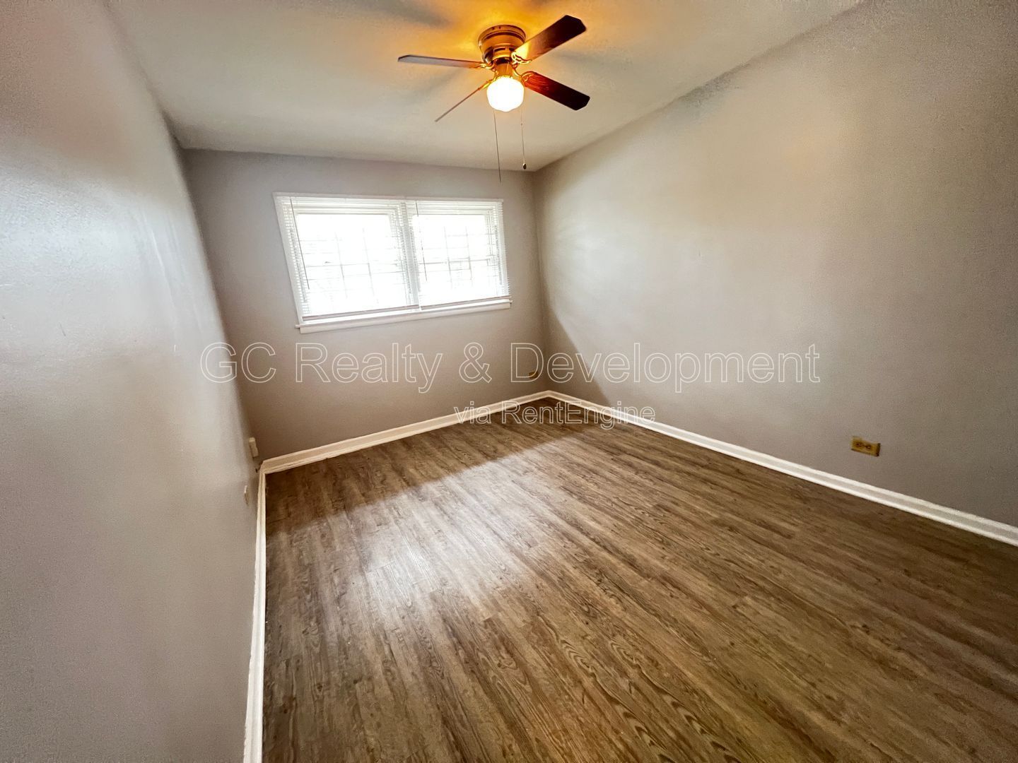 *** 2 BEDROOMS / 1 BATH / BRAND NEW APPLIANCES / ONLY PAY GAS & ELECTRIC *** property image