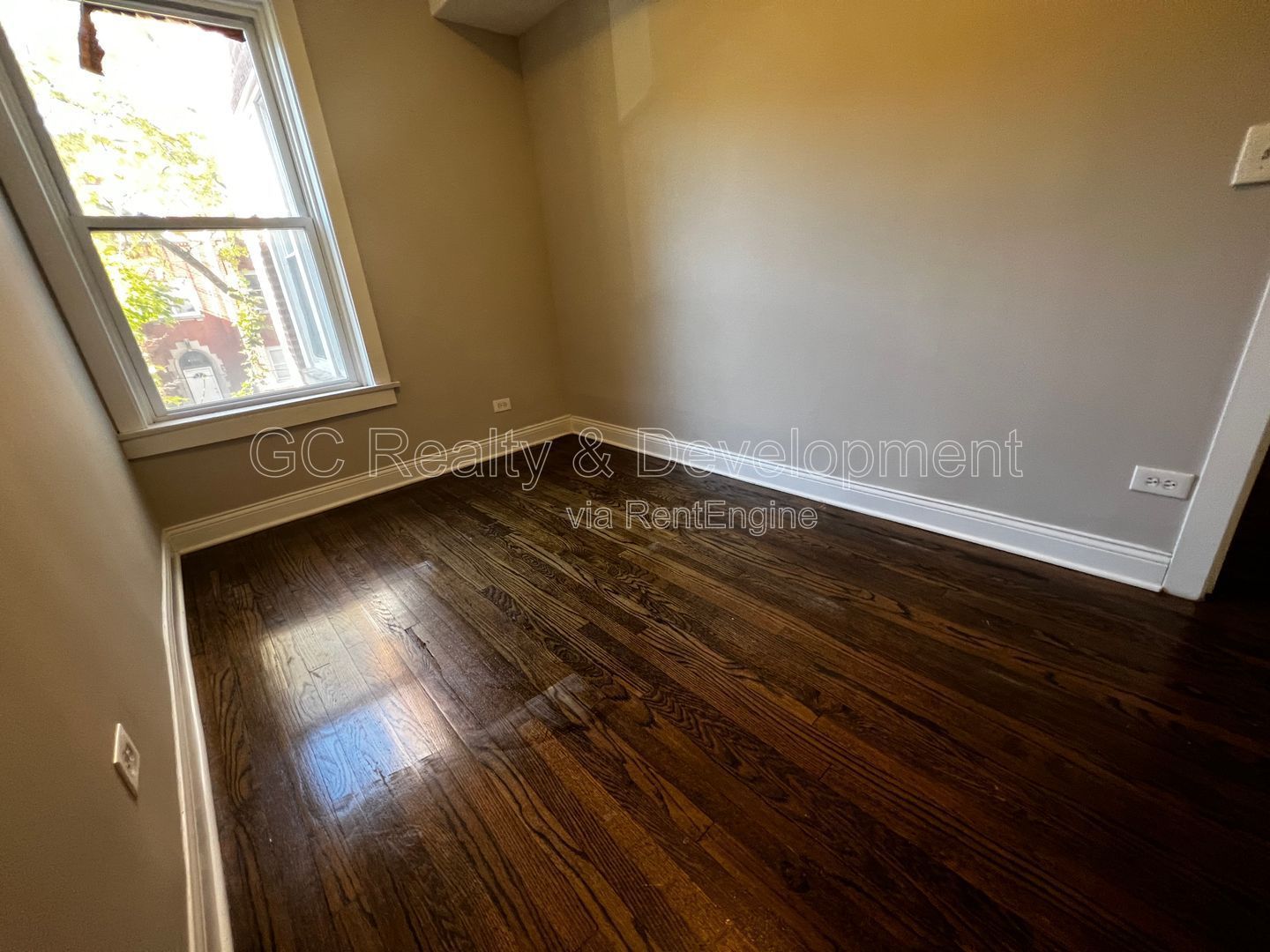 *** 3 BDRM - 1 BTH / W&D HOOKUP IN UNIT / KITCHEN APPLIANCES INCL / 1 PARKING SPACE *** property image