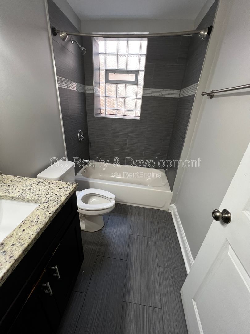 *** 3 BDRM - 1 BTH / W&D HOOKUP IN UNIT / KITCHEN APPLIANCES INCL / 1 PARKING SPACE *** property image