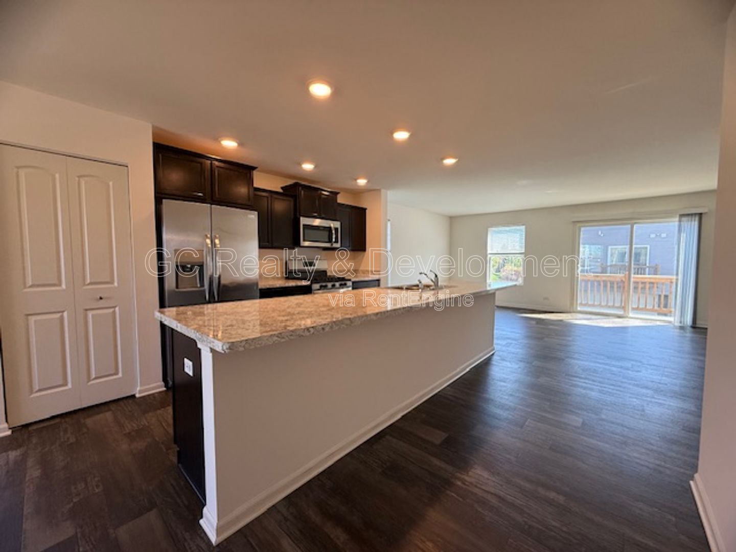 *** 3 BDRM - 2.5 BTH / END UNIT / PET FRIENDLY / ATTACHED GARAGE / CLUBHOUSE ACCESS *** property image