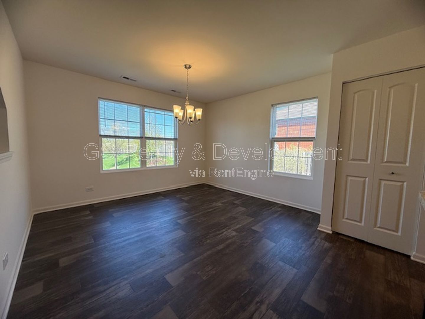 *** 3 BDRM - 2.5 BTH / END UNIT / PET FRIENDLY / ATTACHED GARAGE / CLUBHOUSE ACCESS *** property image