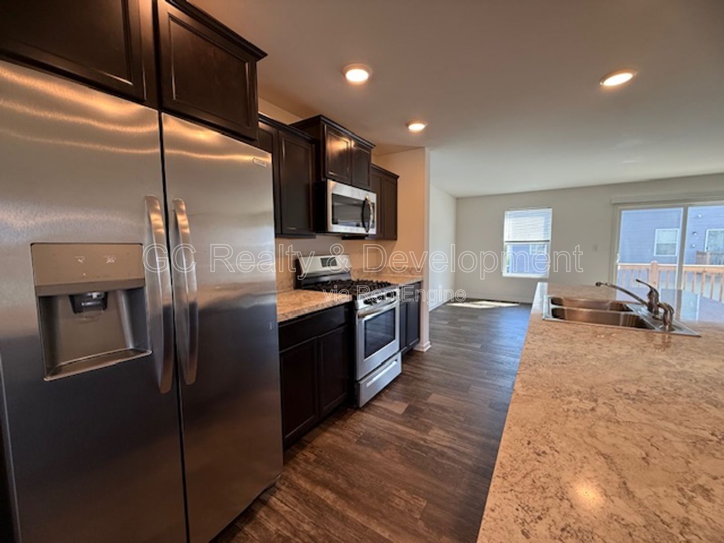 *** 3 BDRM - 2.5 BTH / END UNIT / PET FRIENDLY / ATTACHED GARAGE / CLUBHOUSE ACCESS *** property image