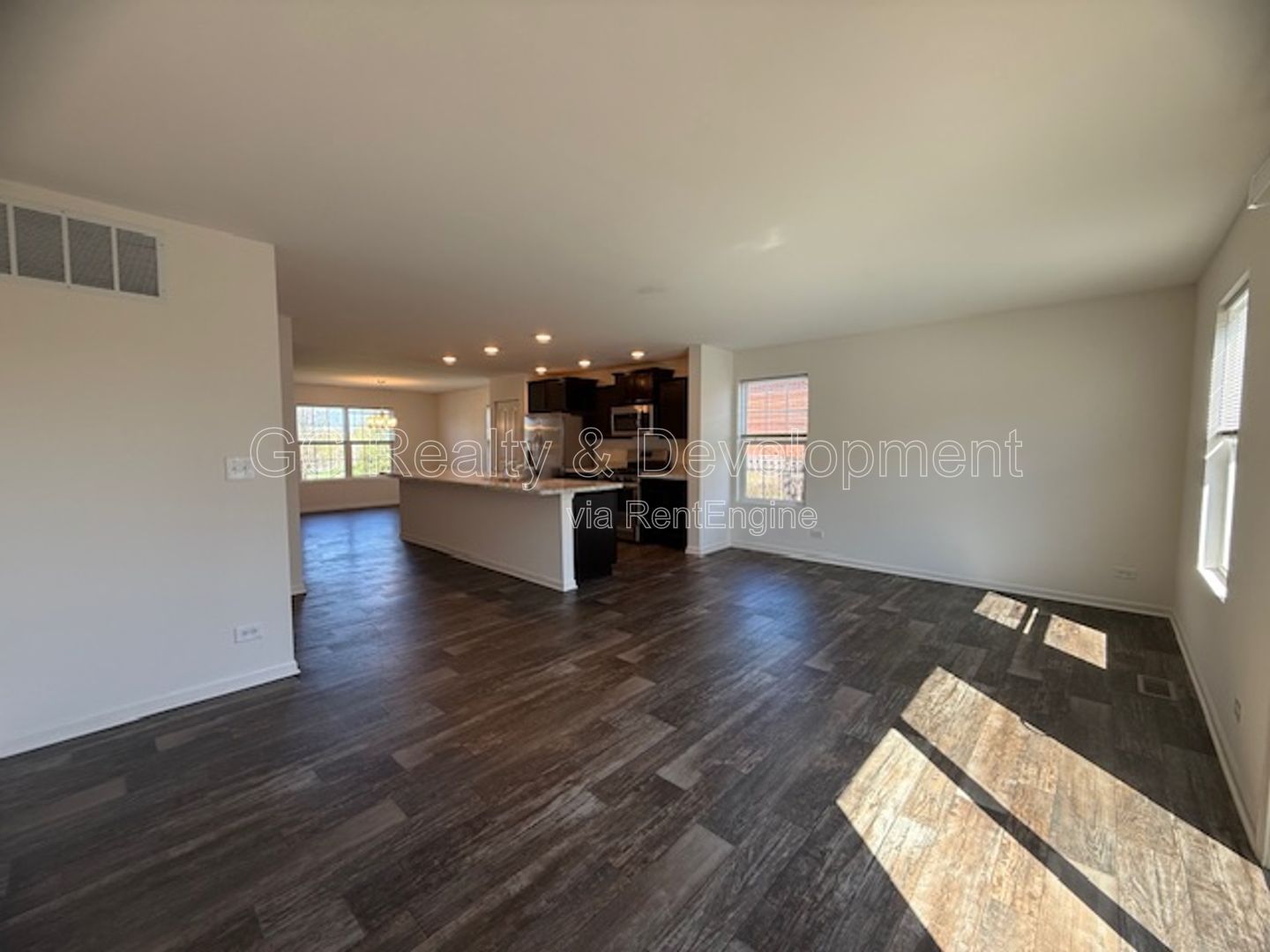 *** 3 BDRM - 2.5 BTH / END UNIT / PET FRIENDLY / ATTACHED GARAGE / CLUBHOUSE ACCESS *** property image