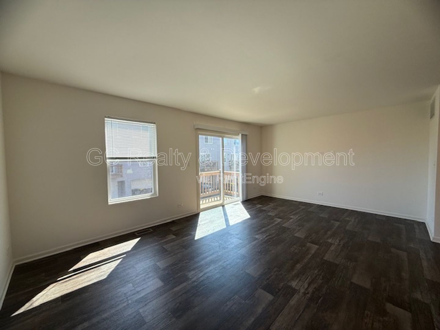 *** 3 BDRM - 2.5 BTH / END UNIT / PET FRIENDLY / ATTACHED GARAGE / CLUBHOUSE ACCESS *** property image