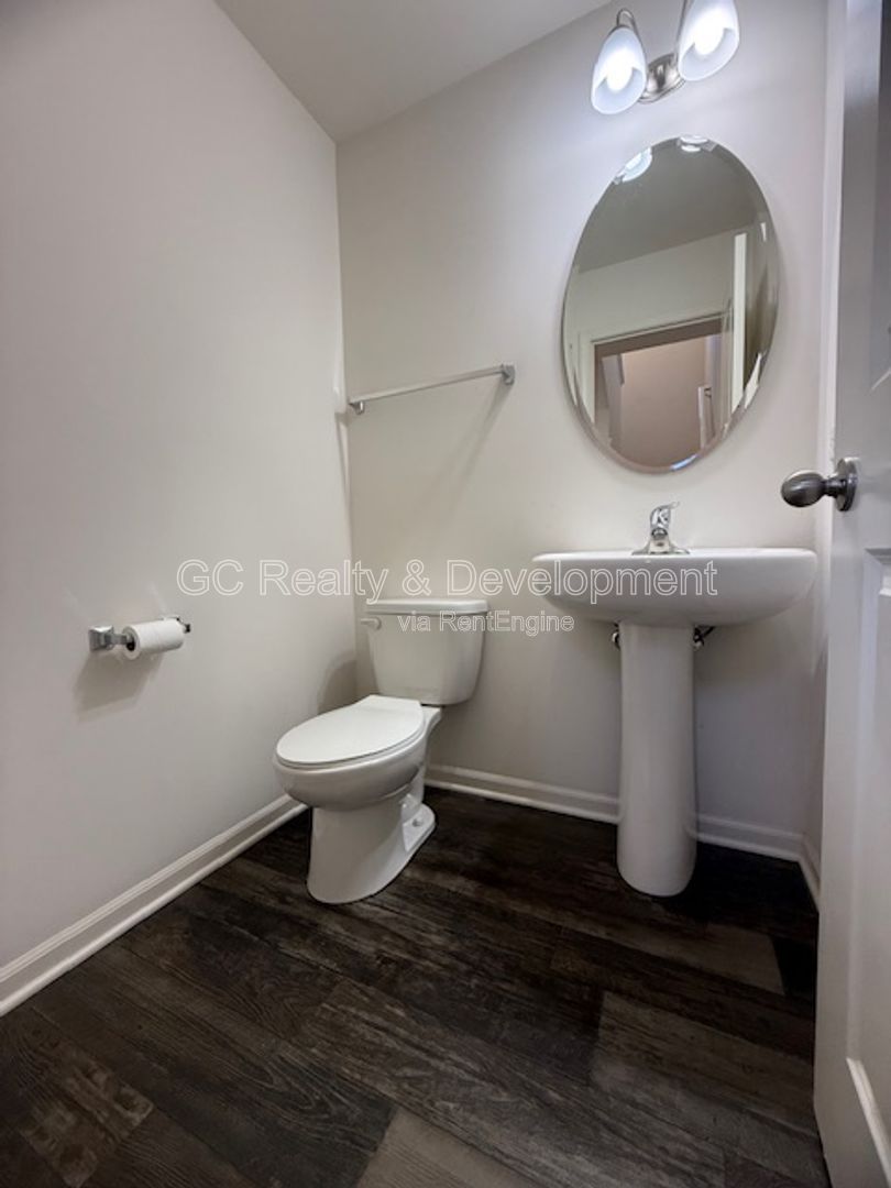 *** 3 BDRM - 2.5 BTH / END UNIT / PET FRIENDLY / ATTACHED GARAGE / CLUBHOUSE ACCESS *** property image