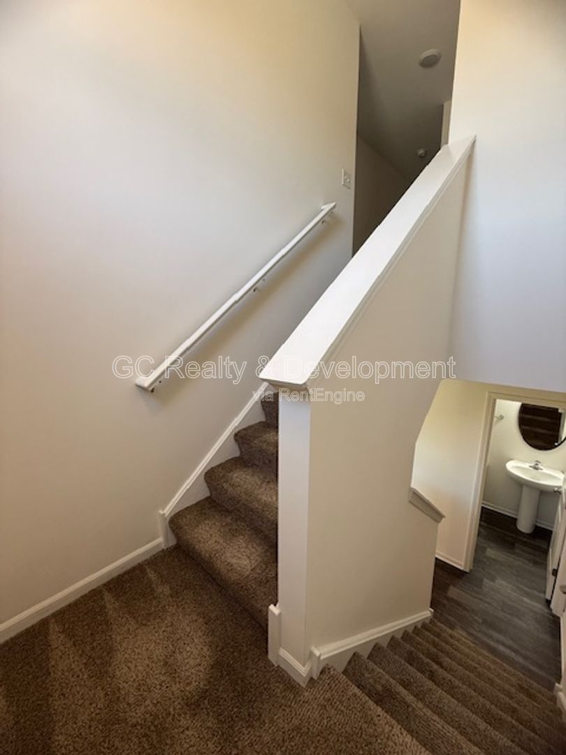 *** 3 BDRM - 2.5 BTH / END UNIT / PET FRIENDLY / ATTACHED GARAGE / CLUBHOUSE ACCESS *** property image