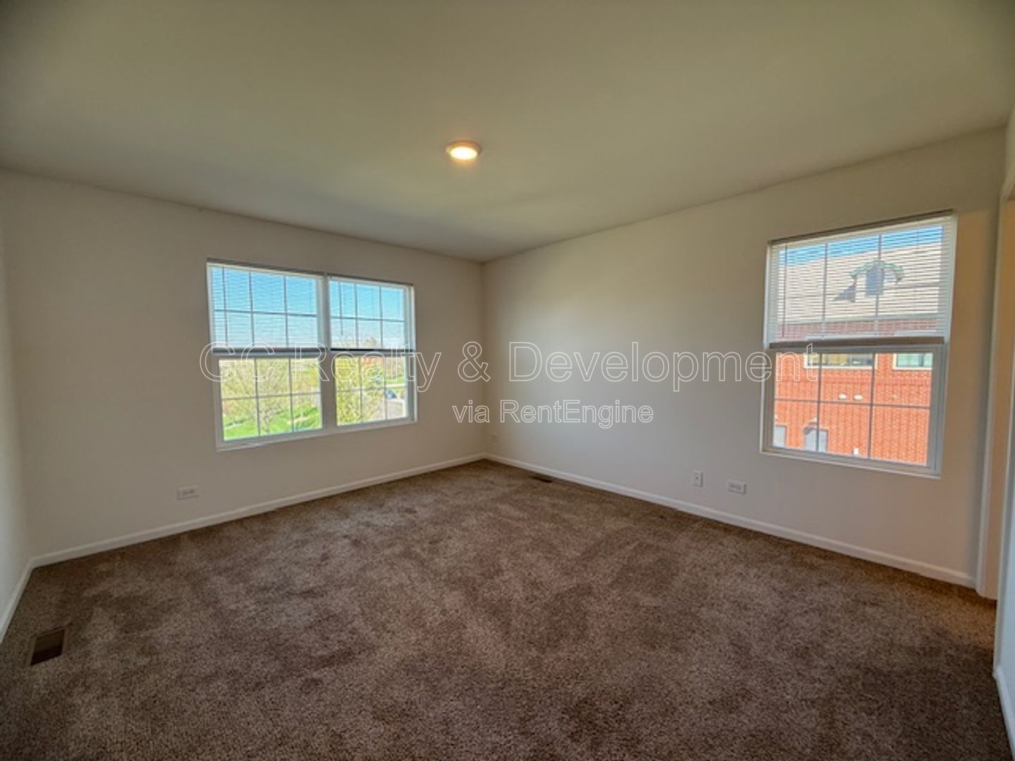 *** 3 BDRM - 2.5 BTH / END UNIT / PET FRIENDLY / ATTACHED GARAGE / CLUBHOUSE ACCESS *** property image