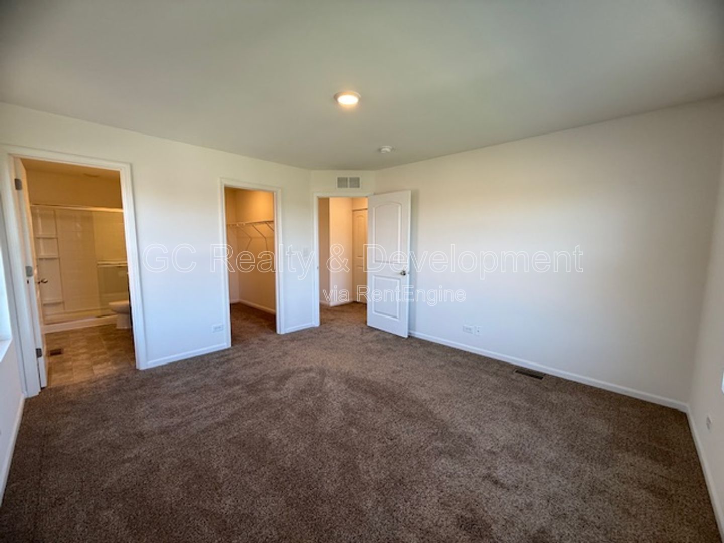 *** 3 BDRM - 2.5 BTH / END UNIT / PET FRIENDLY / ATTACHED GARAGE / CLUBHOUSE ACCESS *** property image