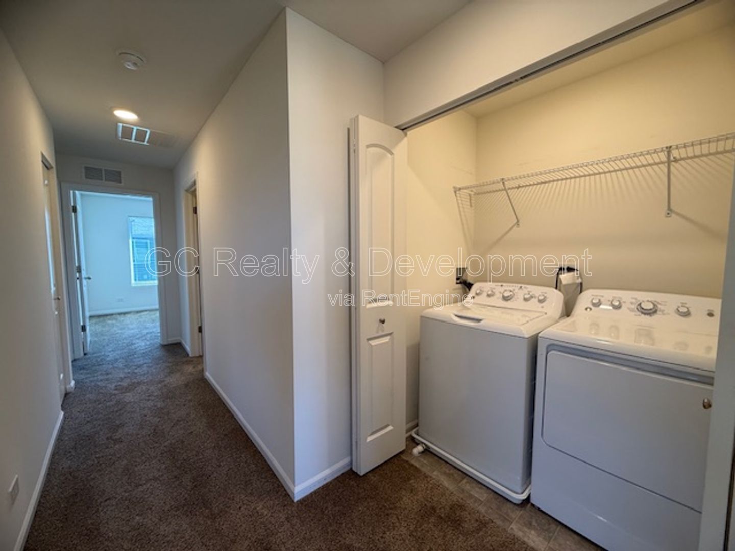 *** 3 BDRM - 2.5 BTH / END UNIT / PET FRIENDLY / ATTACHED GARAGE / CLUBHOUSE ACCESS *** property image