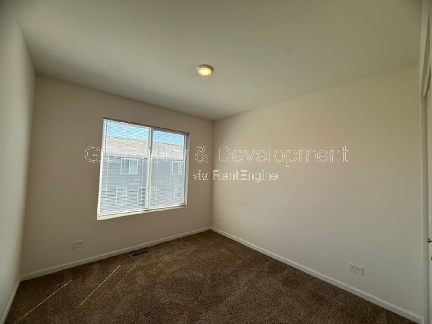 *** 3 BDRM - 2.5 BTH / END UNIT / PET FRIENDLY / ATTACHED GARAGE / CLUBHOUSE ACCESS *** property image