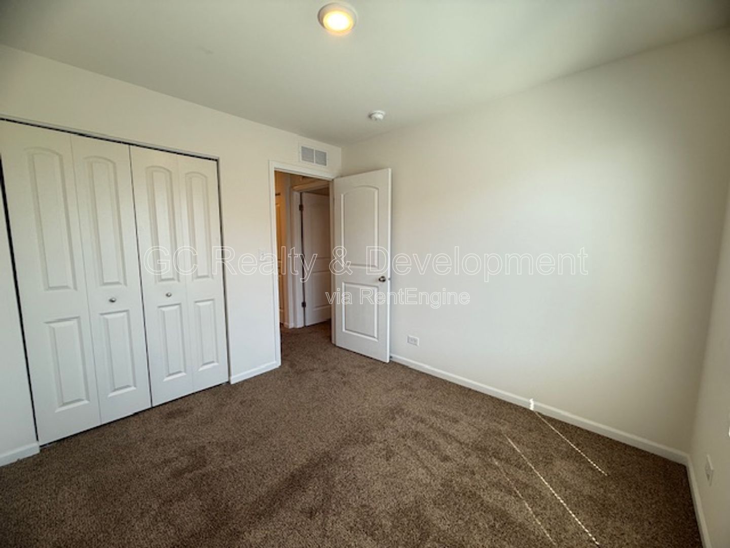 *** 3 BDRM - 2.5 BTH / END UNIT / PET FRIENDLY / ATTACHED GARAGE / CLUBHOUSE ACCESS *** property image