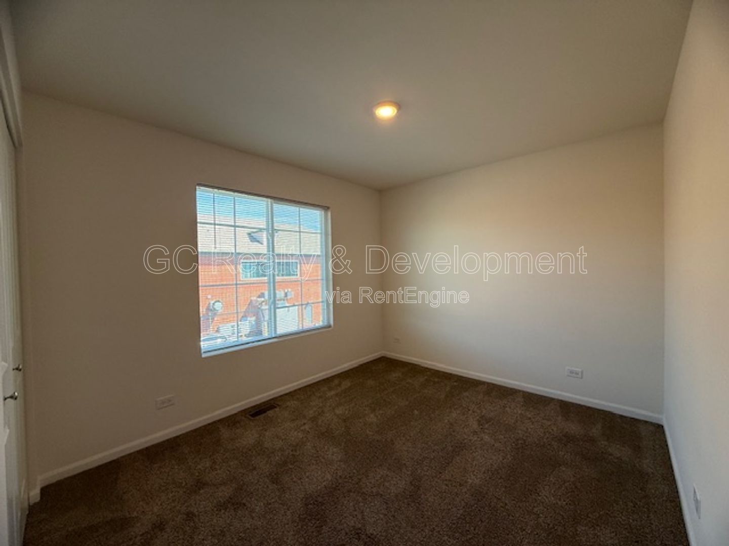 *** 3 BDRM - 2.5 BTH / END UNIT / PET FRIENDLY / ATTACHED GARAGE / CLUBHOUSE ACCESS *** property image