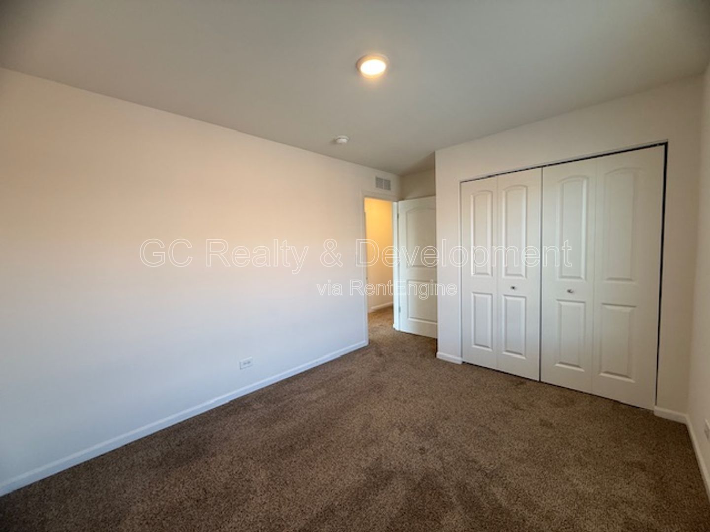 *** 3 BDRM - 2.5 BTH / END UNIT / PET FRIENDLY / ATTACHED GARAGE / CLUBHOUSE ACCESS *** property image